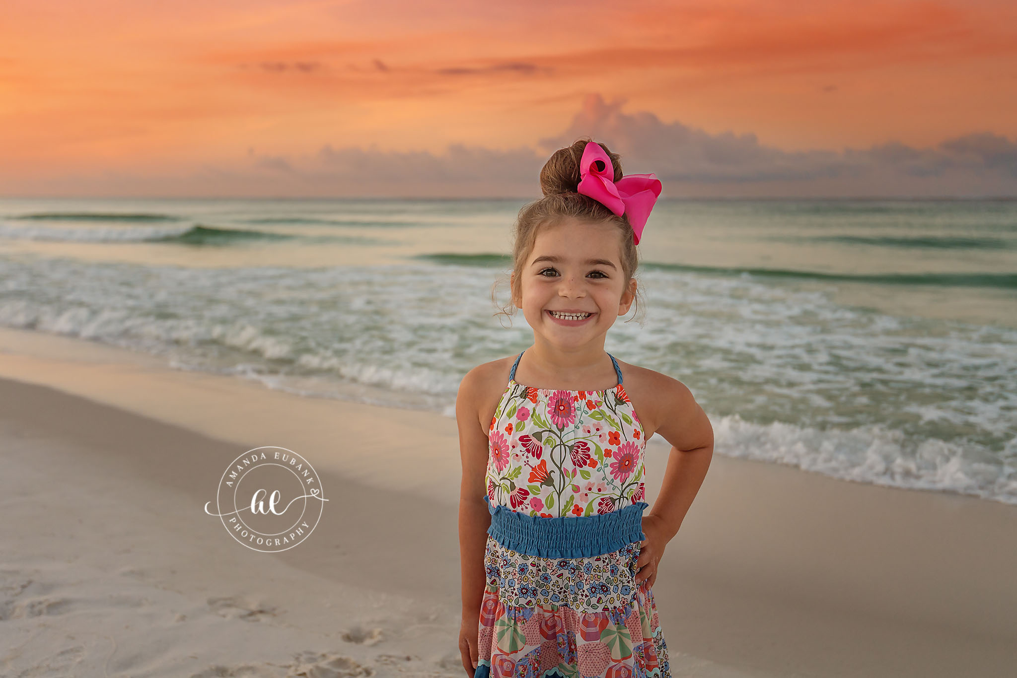 Big Pink Bow | Tampa Children’s Photographer A close-up of a little girl with a big pink bow, hands on her hips, smiling during a children’s portrait session in Tampa, Florida.